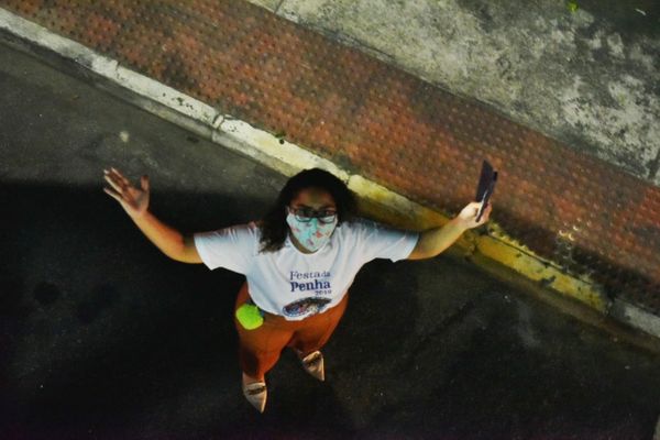 Pessoas saudando a Romaria das Famílias em Bairro de Fátima por Fernando Madeira