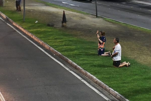 Romaria das famílias passando pelo Bairro de Fátima por Fernando Madeira