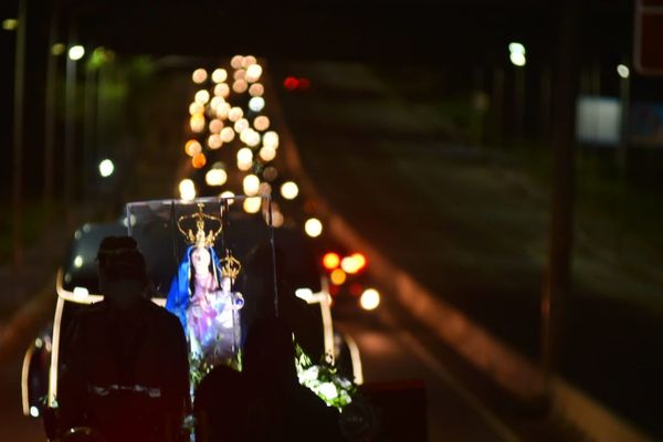 Romaria das famílias passando pelo Bairro de Fátima por Fernando Madeira