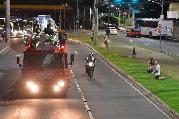 Romaria das famílias passando pelo Bairro de Fátima por Fernando Madeira