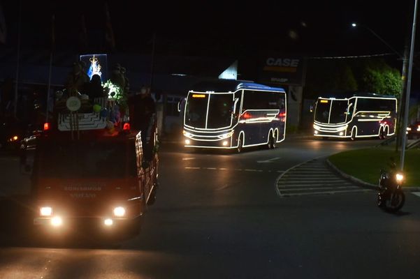 Romaria das famílias passando pelo Bairro de Fátima por Fernando Madeira
