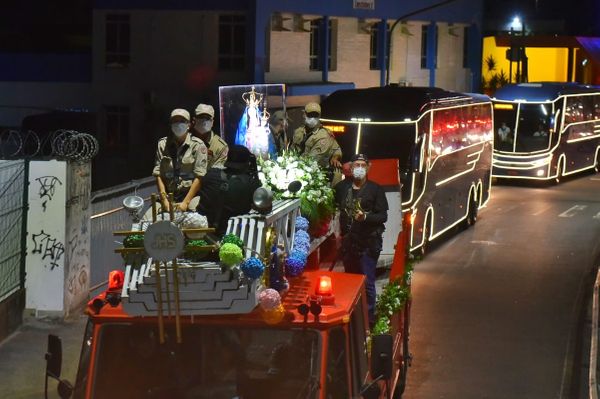 Romaria das famílias passando pelo Bairro de Fátima por Fernando Madeira