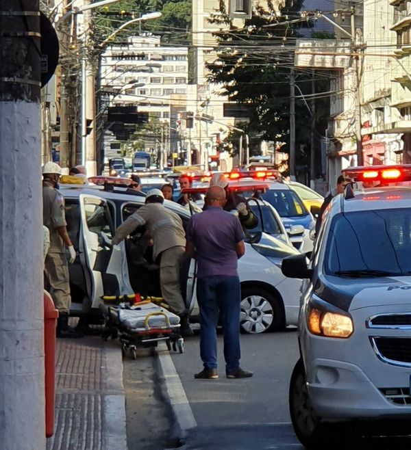 Perseguicão policial terminou em acidente no centro de Vitória