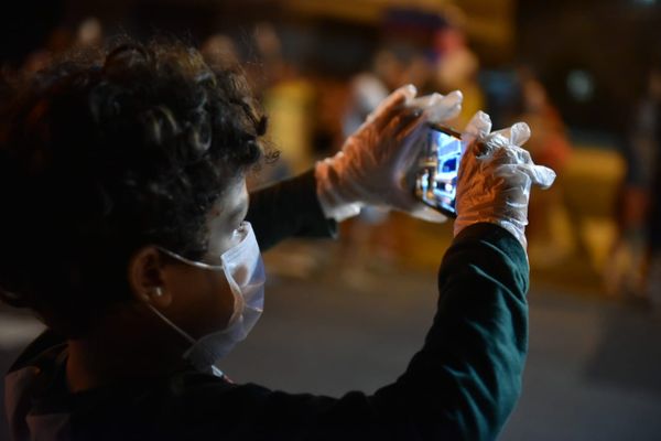 Criança registra a passagem da Romaria das Familias por Fernando Madeira