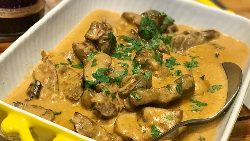 Estrogonofe de carne com cogumelos frescos da rotisseria Casa Roti