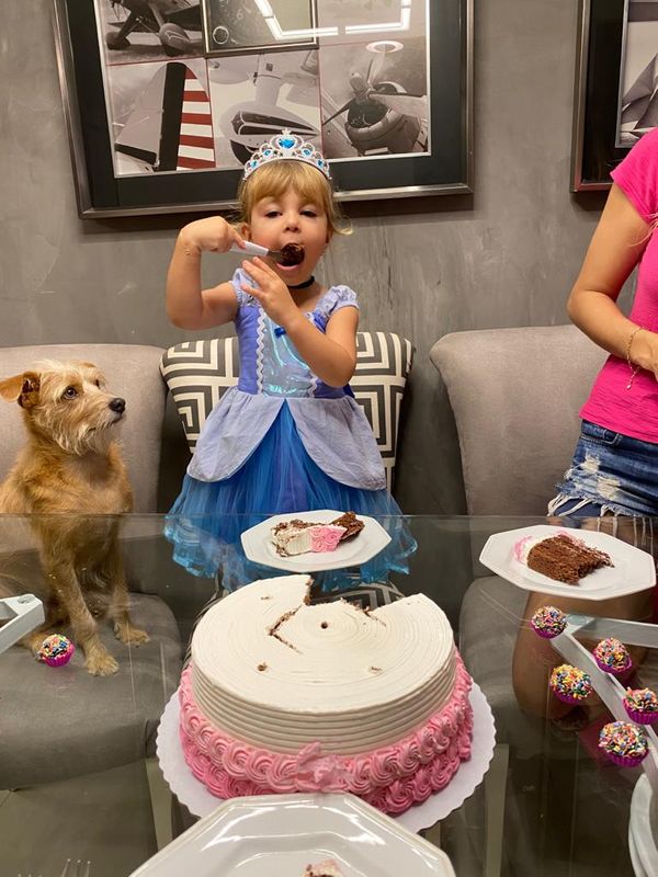 Menina de 2 anos recebe festa de aniversário em casa, em Vila Velha por Arquivo da família
