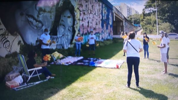 Família de menino Kauã faz oração em memória de vítimas