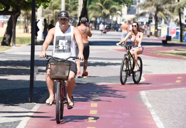 Na orla das praias de Itaparica, Itapoã e Praia da Costa é possível ver pessoas não atendendo a determinação do governo de usar máscara de proteção contra o coronavírus. por Carlos Alberto Silva