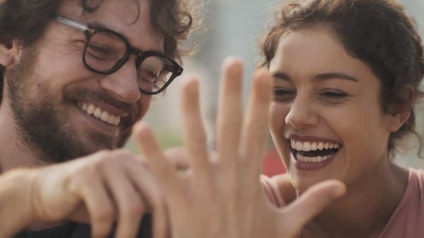 Sophie Charlotte e Emilio Dantas protagonizam a série