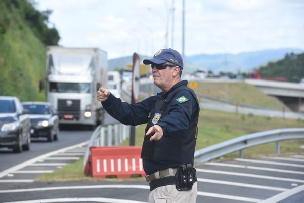 Barreira sanitária em Viana - Foto: Ricardo Medeiros  por Ricardo Medeiros
