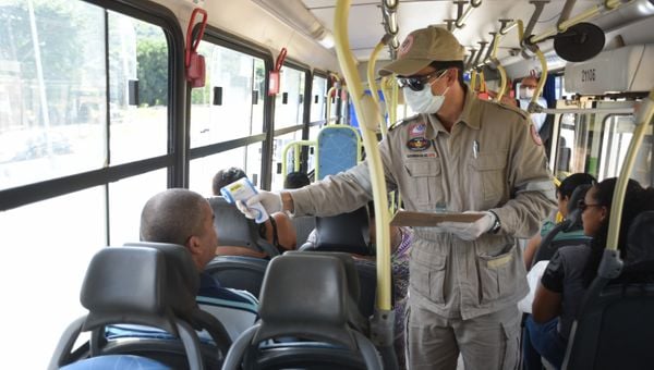 Barreira sanitária em Viana - Foto: Ricardo Medeiros  por Ricardo Medeiros