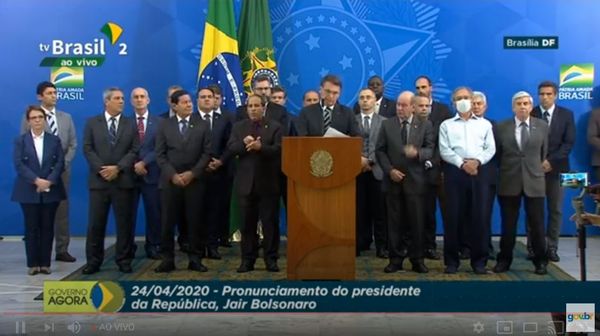 Bolsonaro fez pronunciamento junto com todos os ministros de Estado