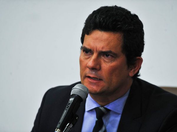 O ministro da Justiça e Segurança Pública, Sergio Moro, fala a imprensa sobre seu pedido de demissão do cargo