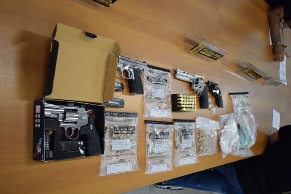 Operação que investiga fuzis de guerra em Cariacica tem presos e armas apreendidas
