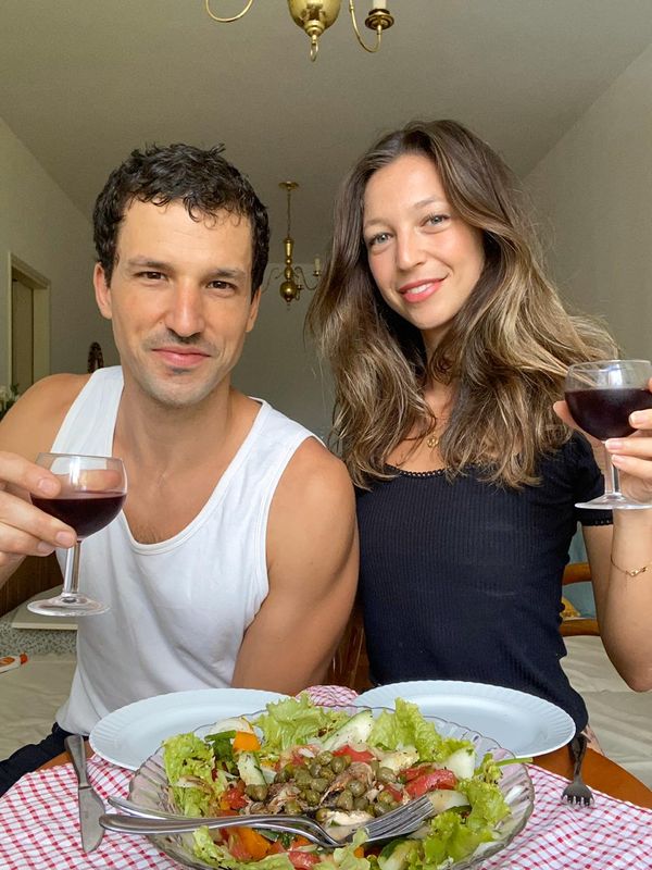 Pratos da quarentena: Victor Bresserie e Luisa Meirelles prepararam a Salada Niçoise