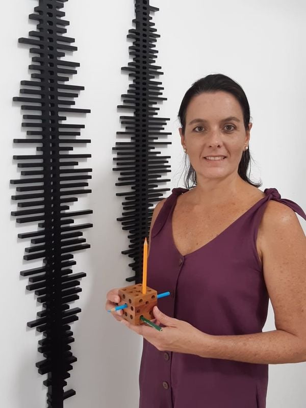 A designer Isabela Castello doou esculturas para uma ação solidária durante a pandemia de coronavírus