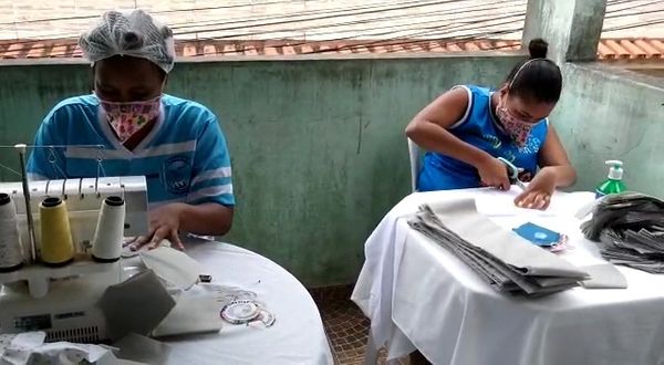 Costureiras das escolas de samba de Vitória confeccionam máscaras que serão doadas pela prefeitura do município