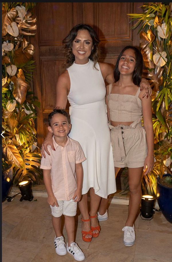 Karolynne Cavêdo com os filhos