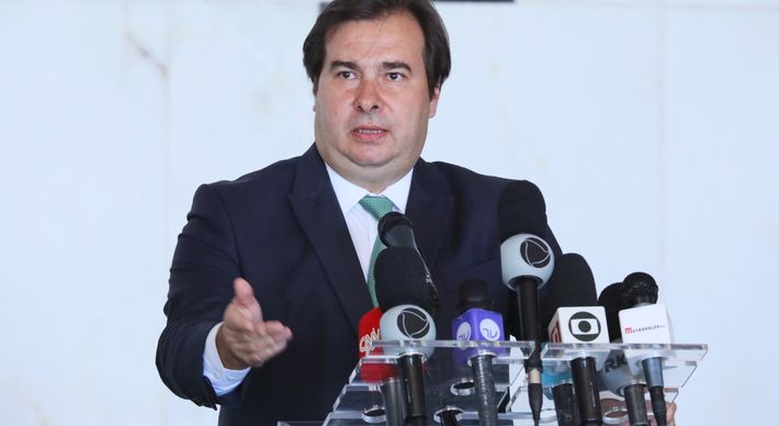 Maia usou as redes sociais para pontuar que o número de mortes havia sido previsto durante a gestão do ex-ministro da Saúde Luiz Henrique Mandetta