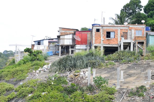 Data: 12/04/2015 - ES - Vitória - Região de São Pedro sem saneamento básico - Editoria: Cidades - Foto: Marcelo Prest - GZ