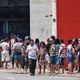 Imagem - Caixa tem 2º dia de fila para saque em dinheiro do auxílio de R$ 600