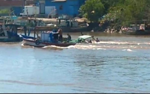 Na segunda, outra embarcação afundou na Barra, em Marataízes