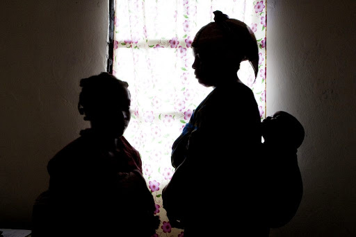 Violência contra mulheres e meninas em casa tende a aumentar no meio à pandemia