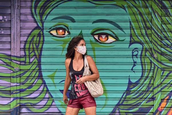 Vitória - ES - Ensaio: Muros e máscaras. Registros mostram a interação entre entre rostos cobertos com máscaras e arte na cidade em meio a pandemia de coronavírus.