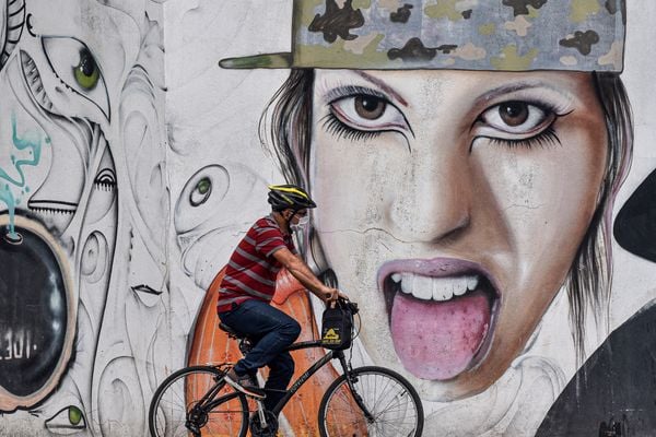 Vitória - ES - Ensaio: Muros e máscaras. Registros mostram a interação entre entre rostos cobertos com máscaras e arte na cidade em meio a pandemia de coronavírus. por Vitor Jubini