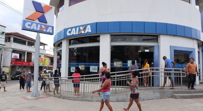 Não duvidemos de que haja neste momento uma forte pressão para que boa parte dos programas de emergência se tornem permanentes. Alguns talvez até mereçam, mas não todos