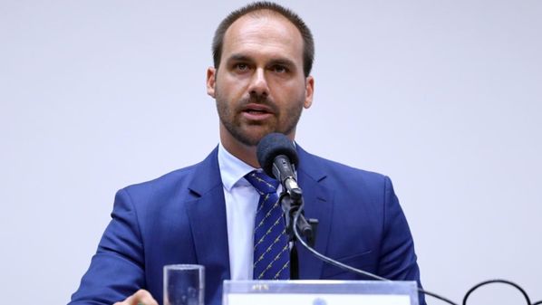 O deputado, filho do presidente Jair Bolsonaro, afirmou que pode ser o próximo alvo da corte