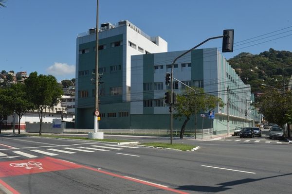 Hospital Estadual de Urgência e Emergência fica no bairro Forte São João, em Vitória
