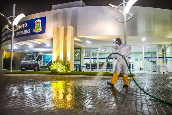 Linhares intensifica serviços de desinfecção e higienização de espaços públicos