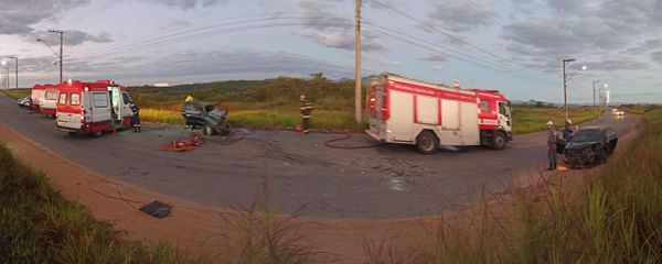 Acidente na Rod. Audifax Barcelos, bairro Serra Dourada I, Serra por Divulgação/ Corpo de Bombeiros