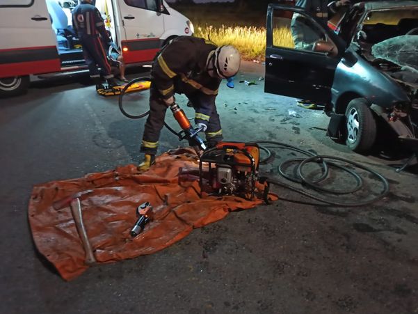 Acidente na Rod. Audifax Barcelos, bairro Serra Dourada I, Serra por Divulgação/ Corpo de Bombeiros