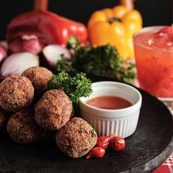 Bolinhos de carne seca com batata baroa do bar Casa de Bamba