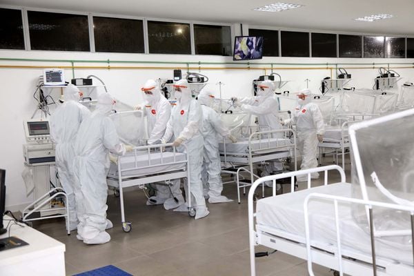 Hospital de campanha municipal Gilberto Novaes, em Manaus, preparado para pacientes com coronavírus