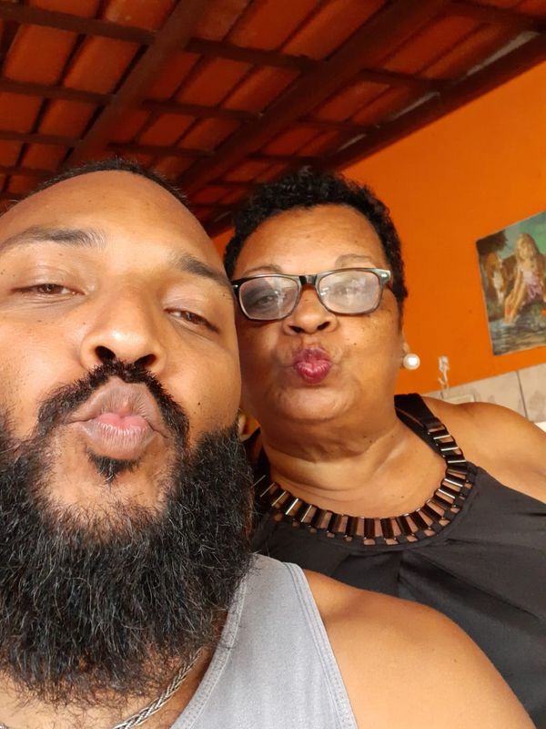 Thiago Dantas e a mãe, dona Valdirene Pereira