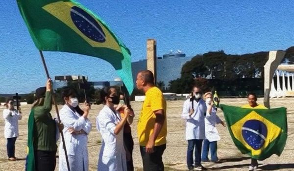 Manifestante pró-Bolsonaro agride enfermeiros em Brasília