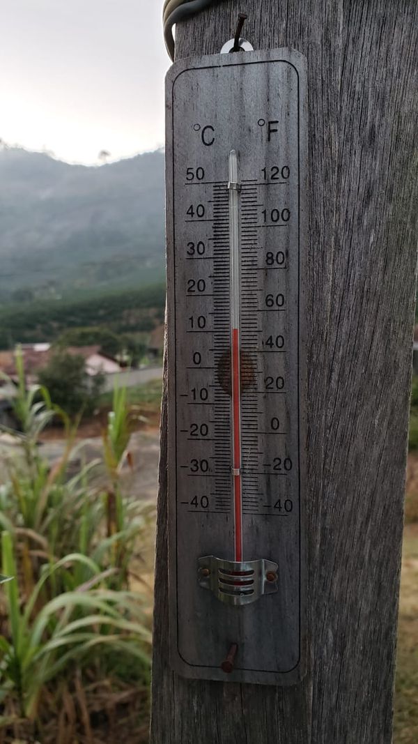 Termômetro registra 10 °C em Vargem Grande, Brejetuba
