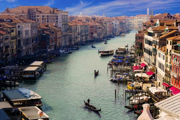 O Grande Canal de Veneza. Cidade cresceu entre pontes, aterros e canais