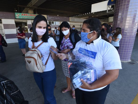Distribuição de máscaras feita pelo Governo do Espirito Santo no Terminal de Campo Grande, em Cariacica por Ricardo Medeiros