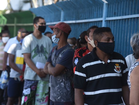 04/05/2020  Fila de pessoas na Agência da Caixa, Avenida Vitória, em Vitória por Ricardo Medeiros