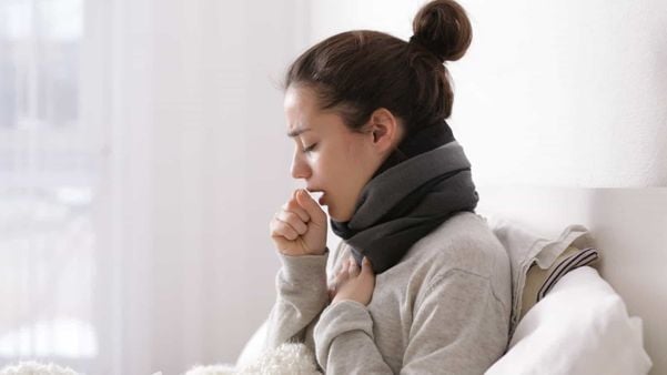 A tosse é um dos sintomas da Covid-19