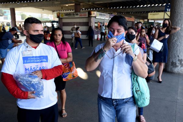 Distribuição de máscaras feita pelo Governo do Espirito Santo no Terminal de Campo Grande, em Cariacica por Ricardo Medeiros