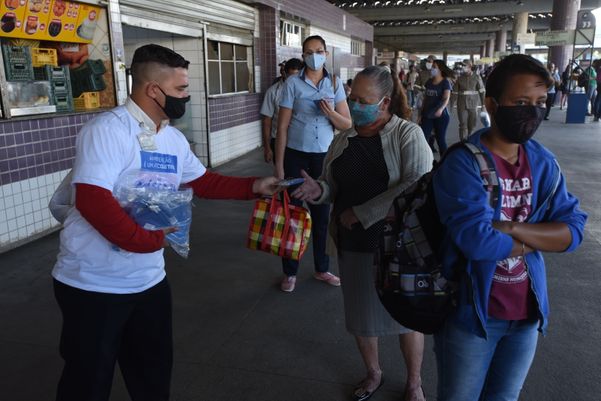 Distribuição de máscaras feita pelo Governo do Espirito Santo no Terminal de Campo Grande, em Cariacica por Ricardo Medeiros