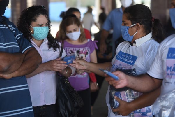 Distribuição de máscaras feita pelo Governo do Espirito Santo no Terminal de Campo Grande, em Cariacica por Ricardo Medeiros