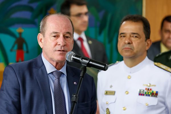 Ministro de Estado da Defesa, Fernando Azevedo e Silva, fala ao microfone