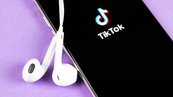 Como alguém acha interessante aderir a essa trend? Ao que parece, não existe nenhum constrangimento por parte de homens, jovens ou mais velhos, em parecerem violentos na internet