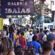 Pessoas na fila da agência da Caixa, em Campo Grande, Cariacica, para receber o auxílio de R$ 600,00